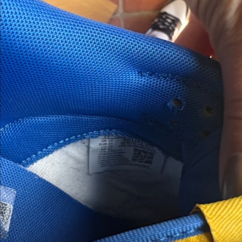 EUC Nike University Of Michigan Dunks - Picture 10 of 10